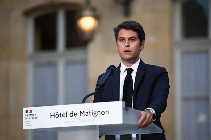 Tras la victoria de la izquierda en Francia, el primer ministro ofreció su dimisión, pero Macron le pidió que siga