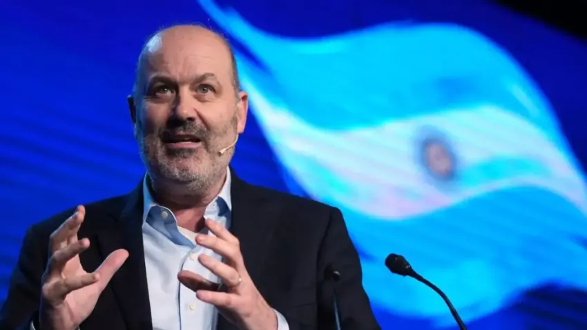 Sturzenegger prepara la «Ley Hojarasca» para enviar al Congreso como reforma legislativa