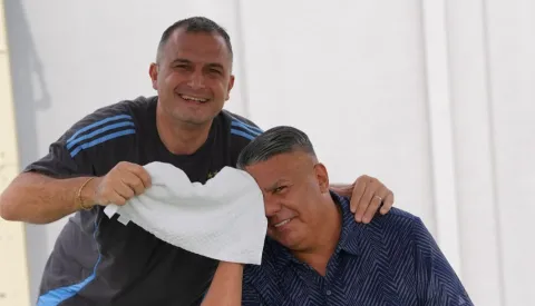 Claudio «Chiqui» Tapia contó su verdad sobre el video en el que un hombre le seca la transpiración