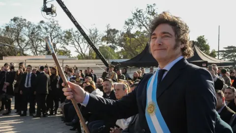 Milei se unió a los festejos de la Selección Argentina y ofreció el balcón de la Casa Rosada