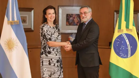 El embajador de Brasil en Argentina busca bajar la tensión entre Milei y Lula