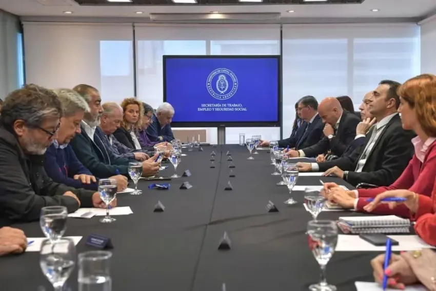 La CGT se reunió con el Gobierno: los puntos centrales fueron Ganancias y la reforma laboral