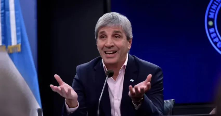 Caputo anunció que el Gobierno logró en junio superávit fiscal por $ 238.000 millones