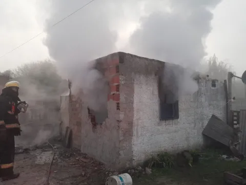 Horror en Resistencia: murió calcinado un joven que quedó atrapado en su casa mientras se incendiaba