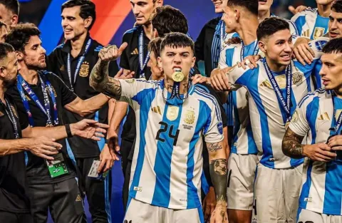 Qué sanciones podría sufrir Enzo Fernández por la canción racista de la Selección argentina