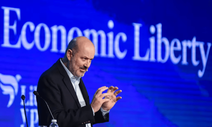 Sturzenegger impulsará el examen para trabajar en el Estado y la desregulación del mercado aerocomercial