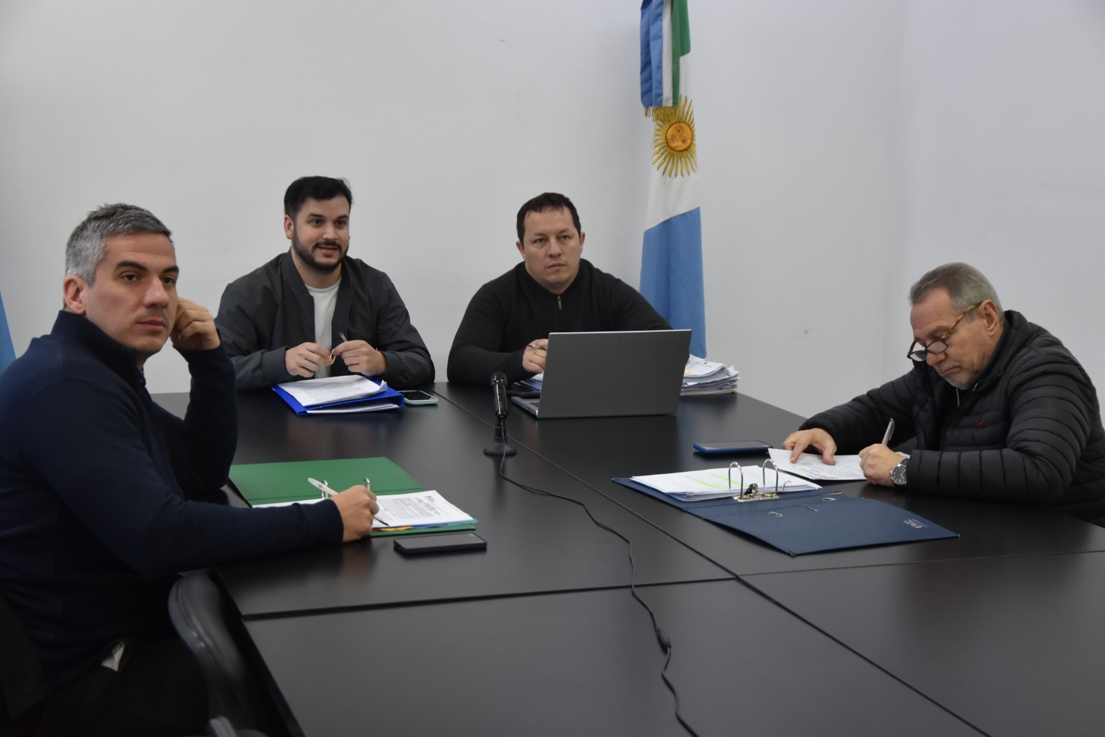 Dictamen favorable al proyecto de acceso universal, seguro y eficiente a los servicios públicos básicos