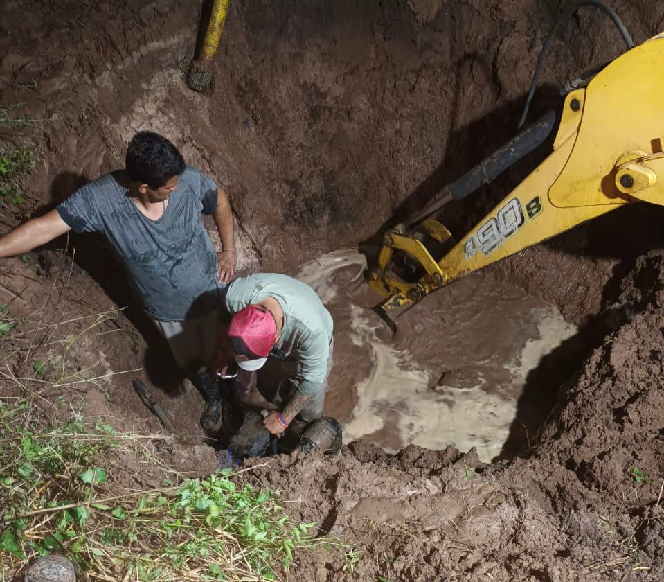 Pampa del Indio: Se reparó rotura de válvula del acueducto de las 7 localidades