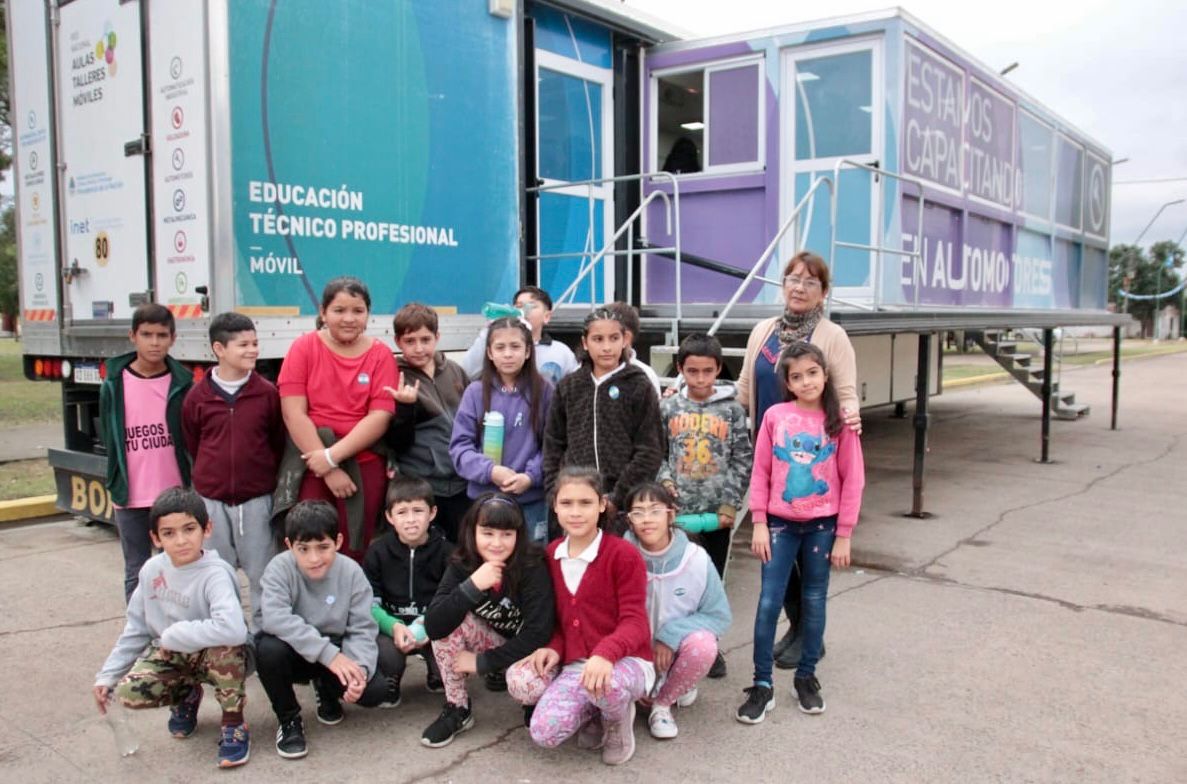 Promoción de la lectura, robótica, mecánica, arte y videojuegos, las propuestas del ministerio de educación durante la Bienal