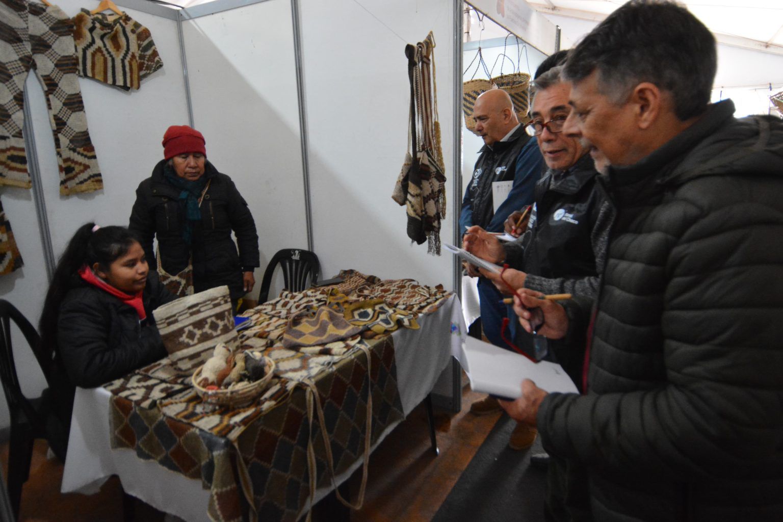 Bienal 2024: el jurado que evaluará a la Feria de Pueblos Originarios destacó la participación de jóvenes