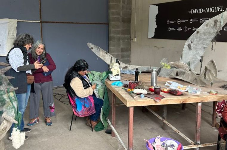 Escultura Textil inspirada en la naturaleza, Milagros  Tejerina en la Bienal del Chaco