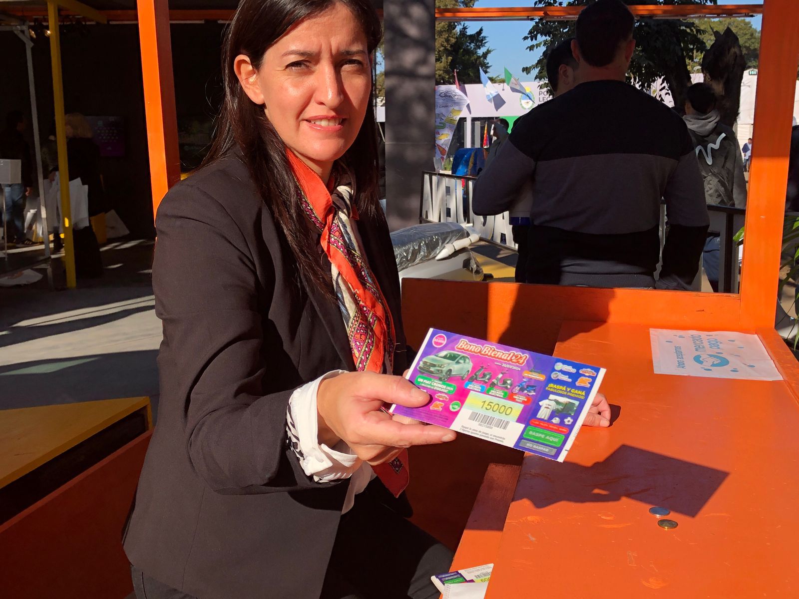 Bono Bienal, furor en el stand de Lotería Chaqueña
