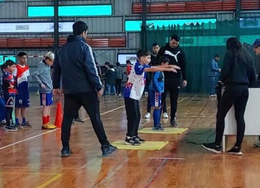 Clubes: continúan los testeos físicos en el Polideportivo Jaime Zapata
