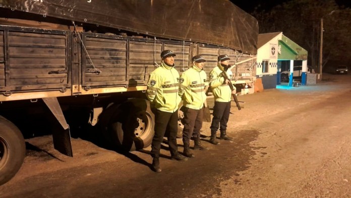 Llevaba 28 mil kilos de leña pero le faltaba la documentación