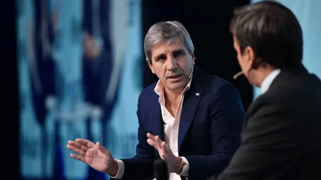 El Gobierno proyecta para fin de año un dólar a $1.016 y una inflación de 139,7%