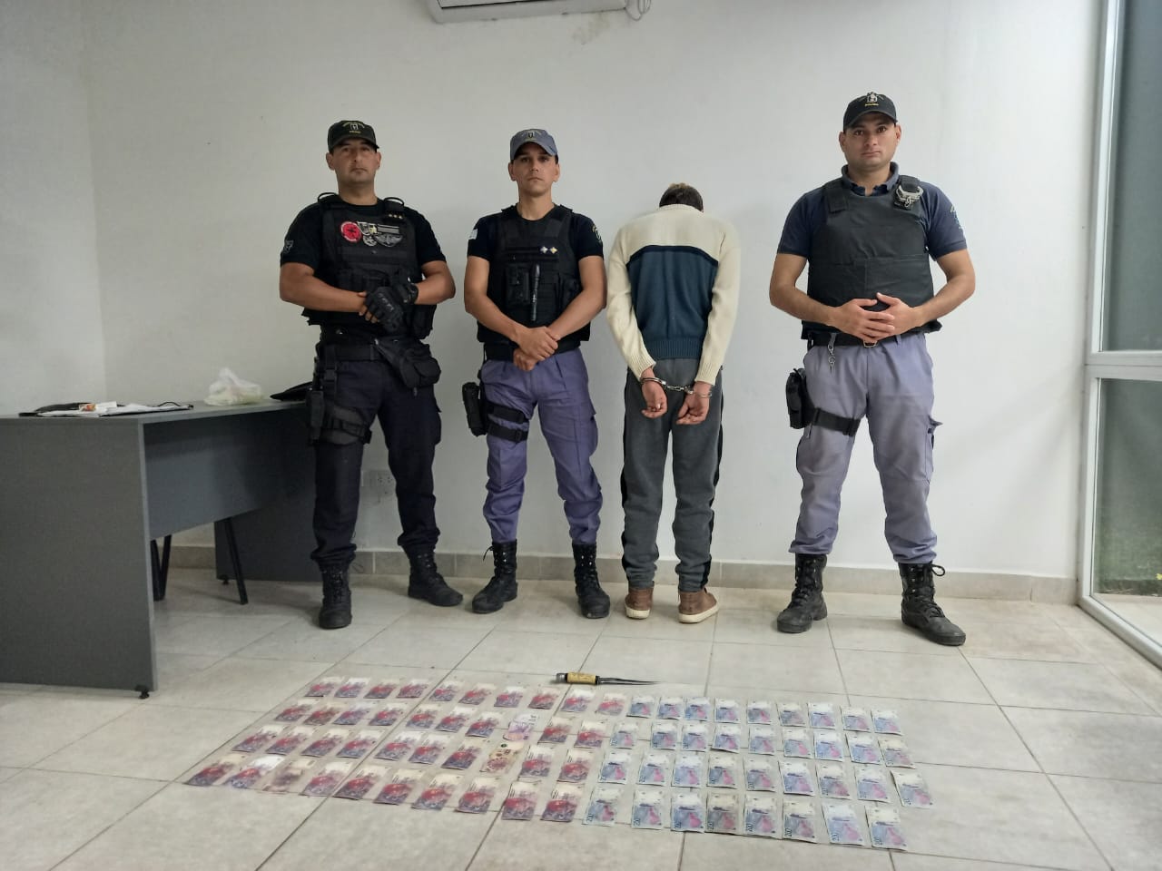 A punta de cuchillo se llevó la recaudación de un kiosco pero no llegó muy lejos