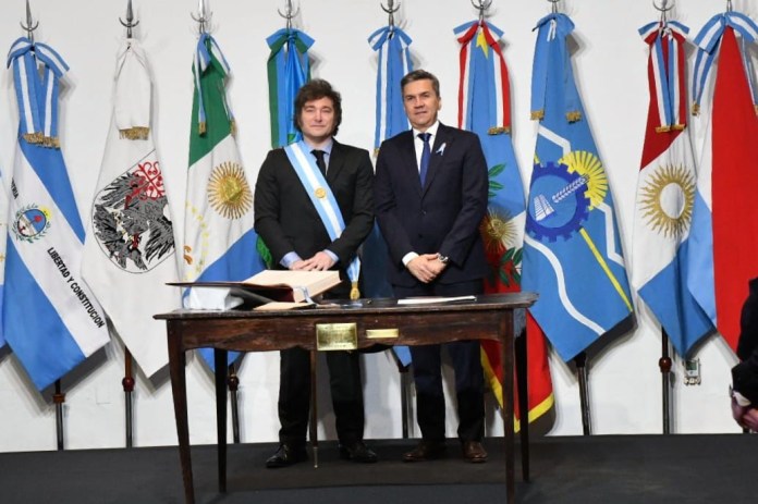 Zdero firmó el Pacto de Mayo en Tucumán