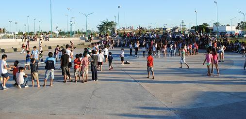 Denunciaron a una mujer y un hombre por sacar fotos a niños en el Parque Tiro Federal