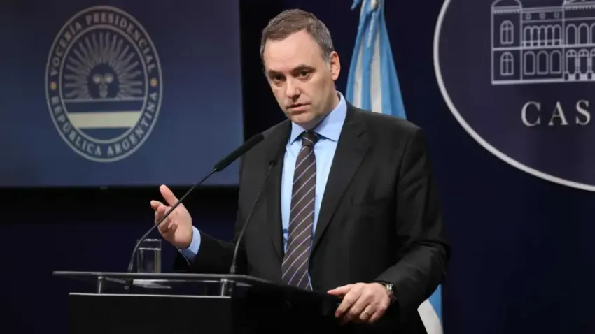 Adorni calificó el encuentro entre Macri y Milei como una reunión «de amigos»