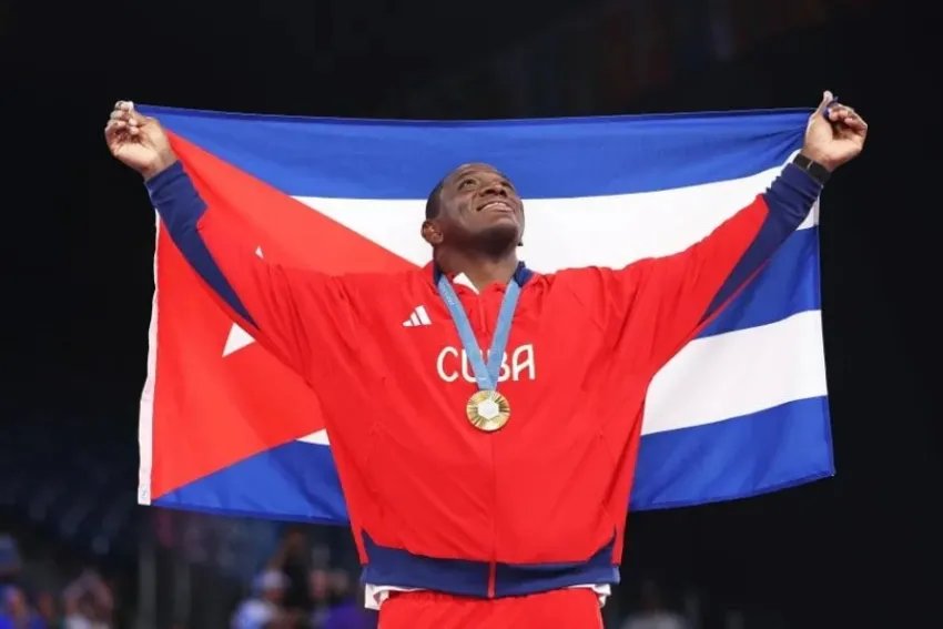 El luchador cubano Mijaín López hizo historia en París 2024: ganó su quinto oro consecutivo