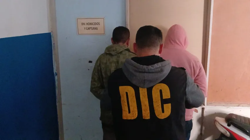 Terminó apuñalado tras descubrir a delincuentes que le robaban la tele a su hermano: hay dos detenidos