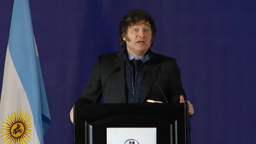 Milei está orgulloso de su «plan motosierra» y trató de «siniestros» al INADI y al Ministerio de la Mujer