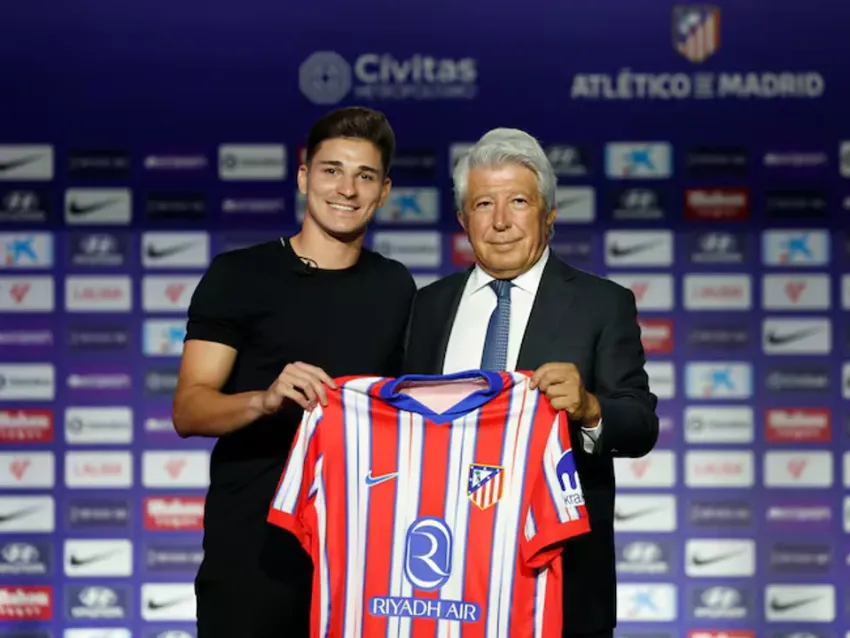 «No me siento un superhéroe», dijo Julián Álvarez al ser presentado en el Atlético de Madrid