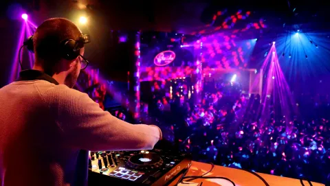 El Gobierno eliminó el pago del impuesto SADAIC por pasar música en fiestas privadas y hoteles