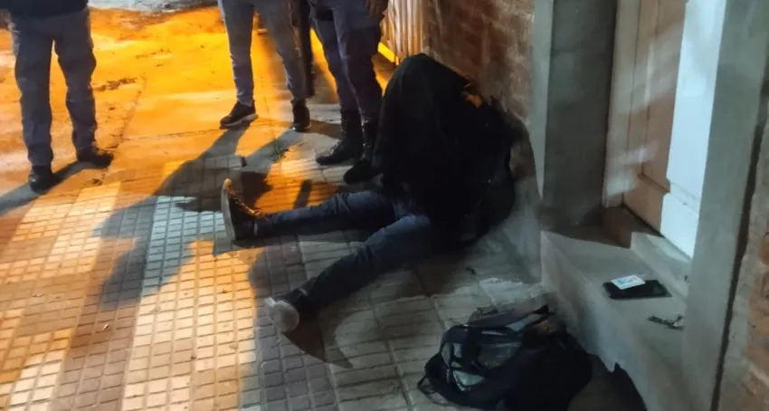 Tras una rápida persecución por el centro de Resistencia, detuvieron a un delincuente con marihuana