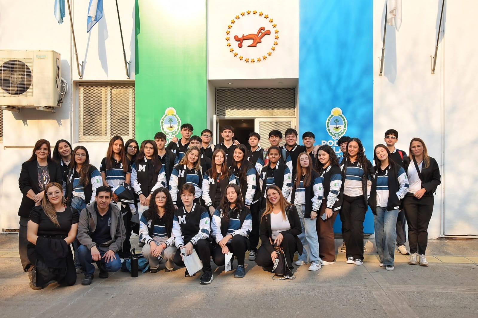 Estudiantes de Presidencia Roque Sáenz Peña y Makallé visitaron el recinto Legislativo