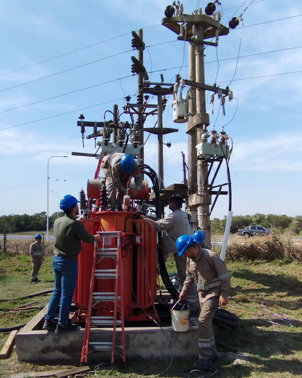 SECHEEP instaló un transformador para Colonia  Baranda y zonas aledañas