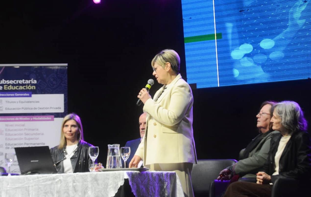 «Red Aprende»: más de 200 docentes comenzaron la capacitación sobre  Inteligencia Artificial y la Neuro- Tecno- Pedagogía