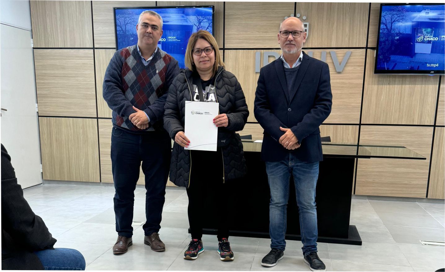 El IPDUV entregó constancias de cancelación de deudas a familias del Gran Resistencia