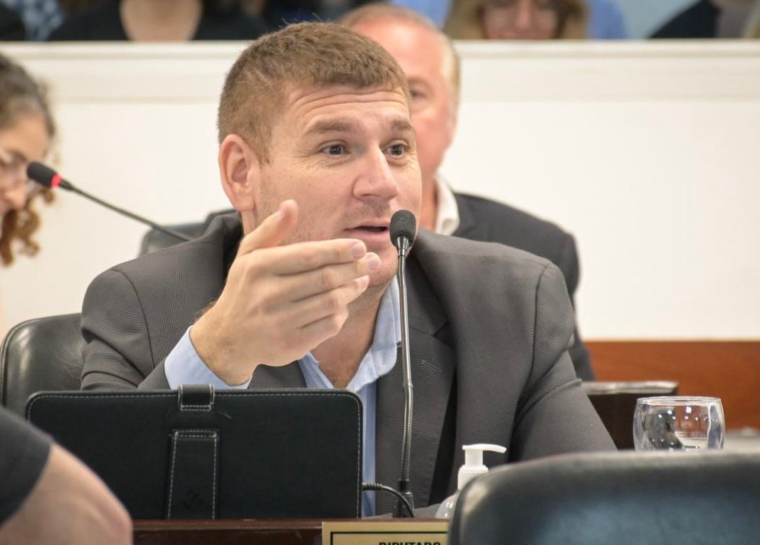 Apareció Capitanich a pura violencia y presionando a sus diputados