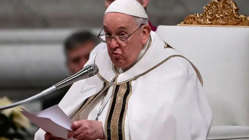 El Papa tuvo una buena noche de descanso, pero su pronóstico sigue siendo «reservado»