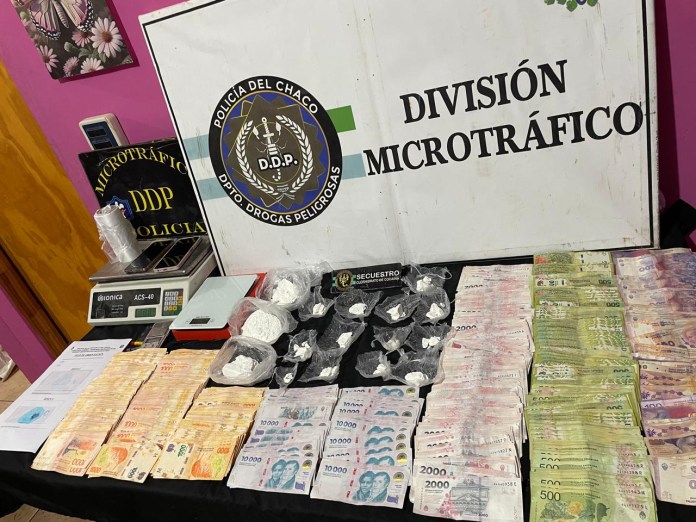 Detienen a una pareja tras allanamiento y secuestran cocaína y mas de 1 millón de pesos