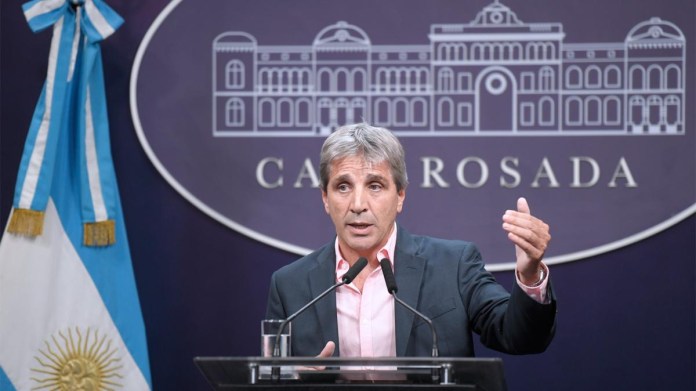 Tras la baja del impuesto PAIS, cómo sigue la hoja de ruta del Gobierno para reducir otros tributos