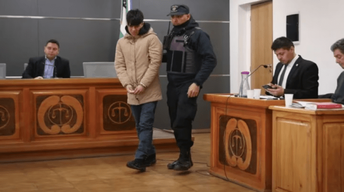 Imputaron en Bariloche a un joven que mató a su padrino de 41 puñaladas: Intentó abusar de mí y me defendí