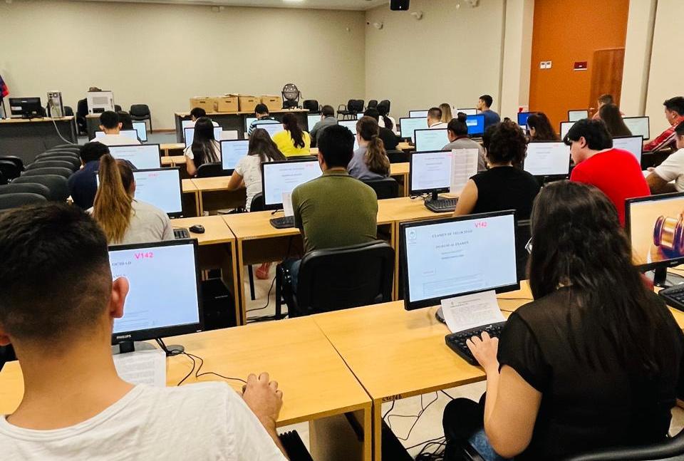 Comienzan exámenes de velocidad y conocimientos para ingresar a la Justicia en Castelli y Nueva Pompeya