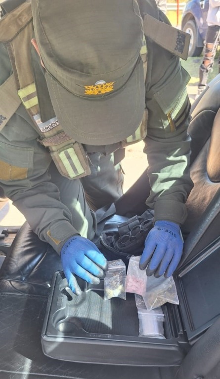 Gendarmería encontró casi un kilo de cocaína, marihuana y éxtasis en dos controles del Chaco