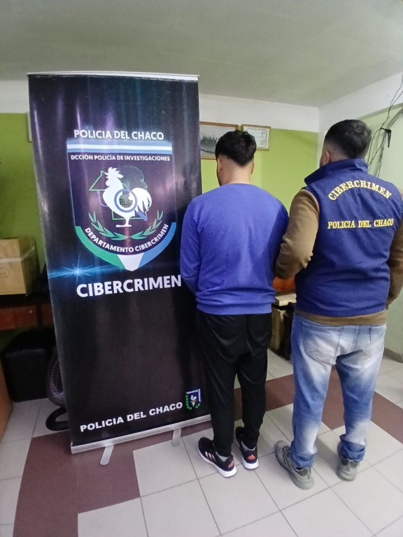 Acosaba a un chico de 12 años por Whatsapp, la policía investigó y se supo que había abusado de tres menores