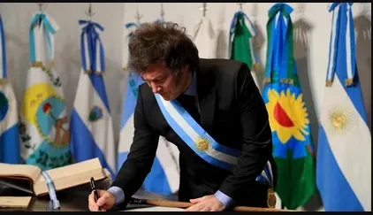 Milei ya firmó el primer decreto que reglamenta la Ley Bases y acelera la reforma del Estado