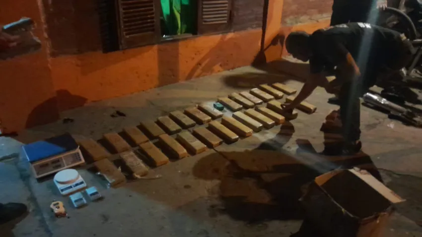 Persecución a un «bici bandido» terminó con 64 kilos de marihuana secuestrada en el barrio Santa Catalina