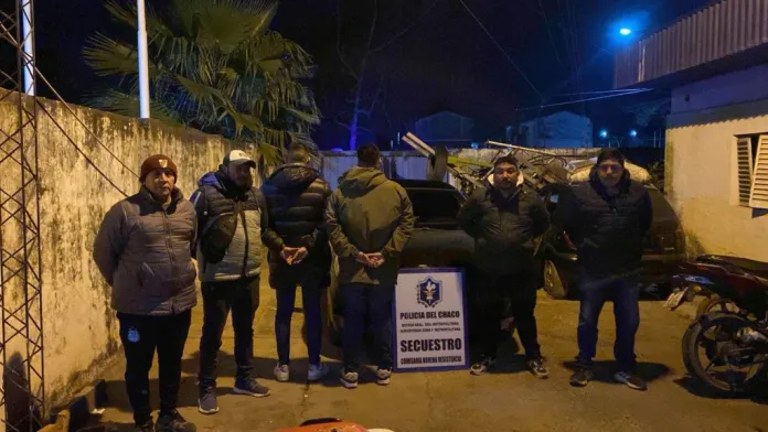 Detienen a dos sujetos que disparaban un arma de fuego desde un auto en el Mujeres Argentinas