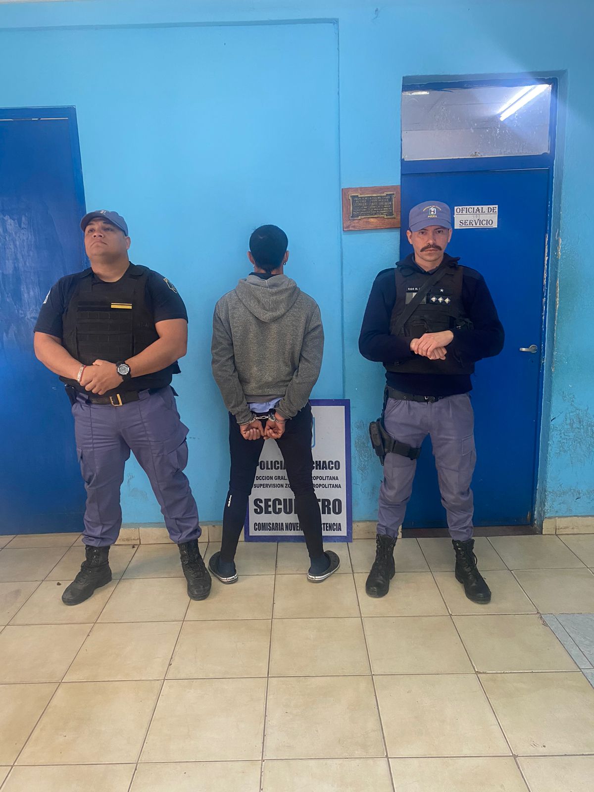 Fue a visitar a su hermano en la cárcel y tenía pedido de captura