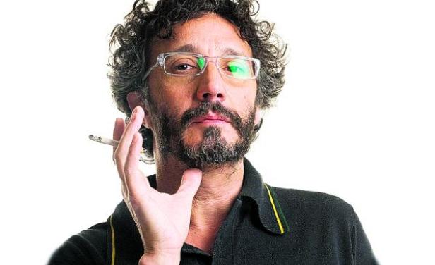 Fito Páez se fracturó cinco costillas en un accidente doméstico y debió cancelar sus shows