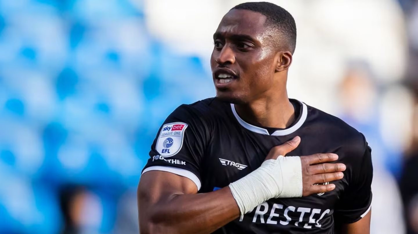 Insólito: un futbolista de la Tercera División de Inglaterra sufrió una lesión por estornudar