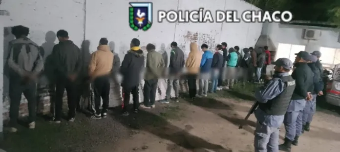 En operativos nocturnos, demoraron a 17 personas y secuestraron tres motos