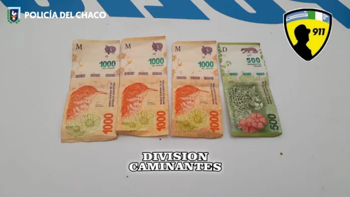 Empleado de un carrito de comidas, robó parte de la recaudación y la guardó en su zapatilla