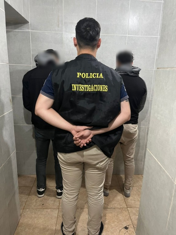 Tras allanamiento, detienen a dos personas por atentados contra colectivos